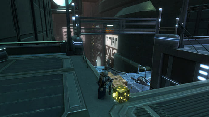 Das gelbe Präsenz-Datacron steht oben am Rand des Marktes.