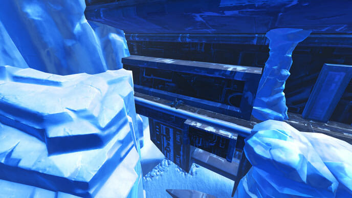 Nach der Eisbrücke führt der Weg hinunter auf die schmalen Vorsprünge der Schiffswand.
