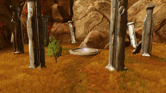 Das violette Datacron wartet auf dem runden Sockel zwischen den zerbrochenen Säulen.